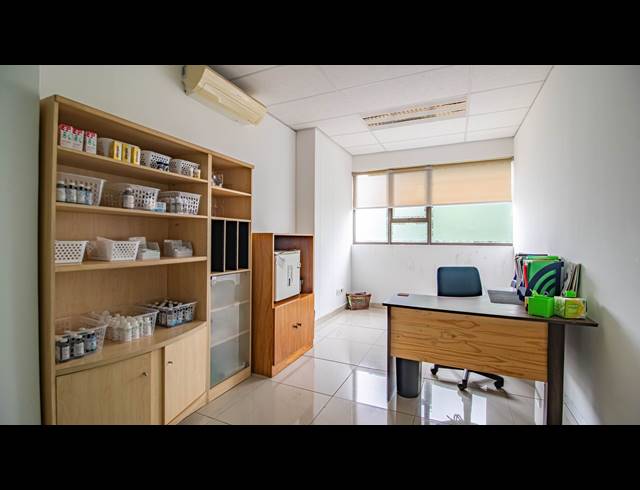 160M² OFFICE FOR SALE IN FOURWAYS